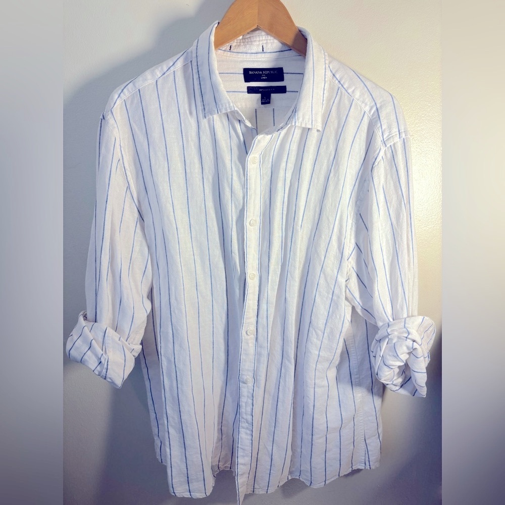 Banana Republic Men's Shirt in White with Blue Stripes